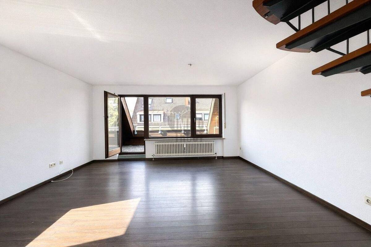 WOHNEN MIT WEITBLICK: CHARMANTE MAISONETTE IN STUTTGART-ZUFFENHAUSEN – 70435 Stuttgart – Bild 1 von 9
