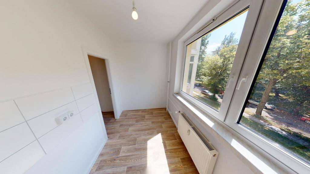 Modernisierte 2-Raum-Wohnung mit Balkon nahe Stadtpark – Chemnitz – Vorschaubild 2