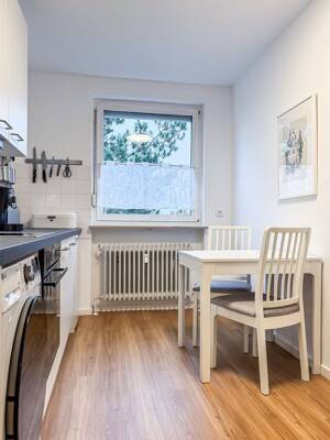 Mit sonnigem Balkon: Möbliertes Zimmer in großzügiger 2er WG – 91056 Erlangen – Vorschaubild 4