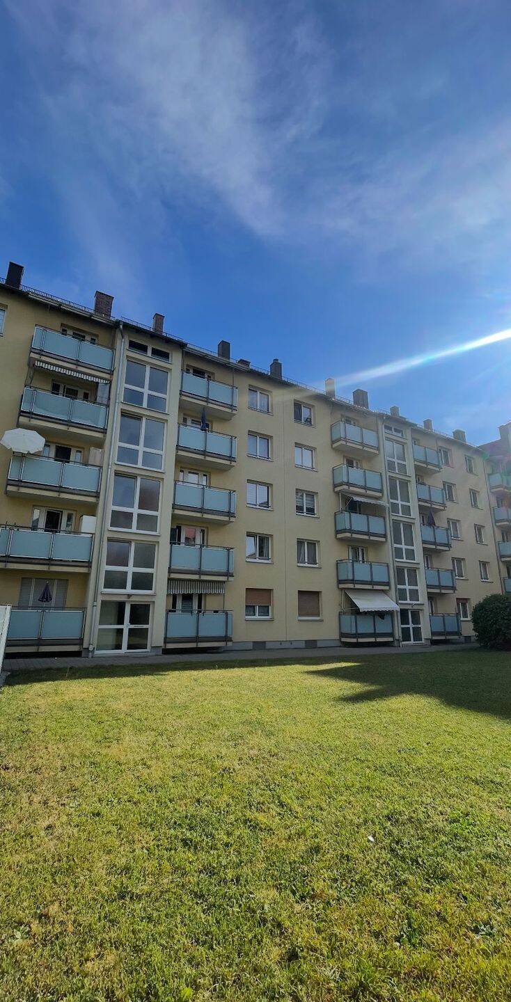 renov. 3 Zi. Familienwohnungen m. 2 Balkonen