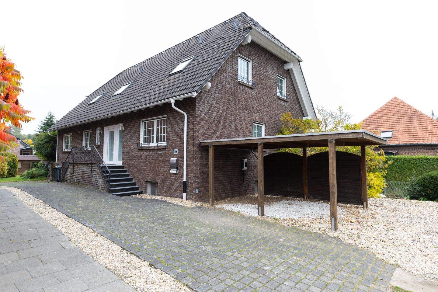Attraktives Zweifamilienhaus in Niederkrüchten am Hariksee - hochwertig saniert und bezugsfertig – Niederkrüchten – Bild 1 von 9
