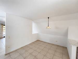 Helle 2-Zimmer-Wohnung mit Balkon und Stellplatz in gepflegtem Zweiparteienhaus in Köln-Vogelsang – 50829 Köln – Vorschaubild 4
