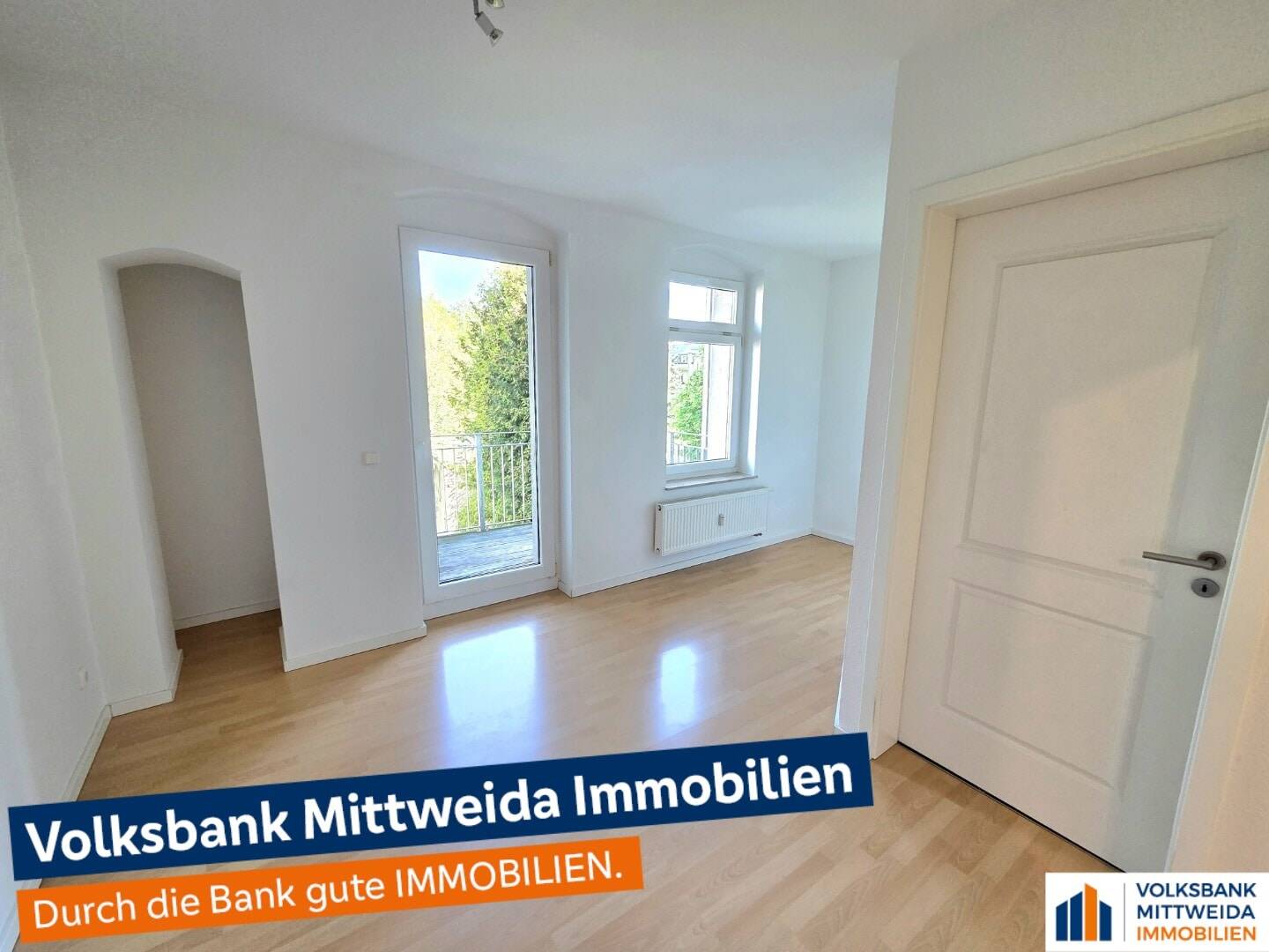 2-Zimmer-Wohnung mit offenem Wohn-Küchenbereich und Balkon mit Blick ins Grüne!