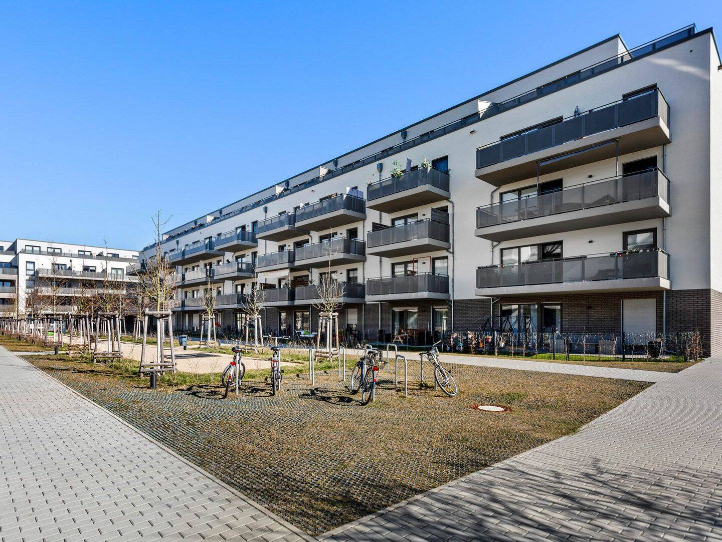 LUI Spandau: Attraktive 3-Zimmer-Wohnung mit EBK und Balkon.