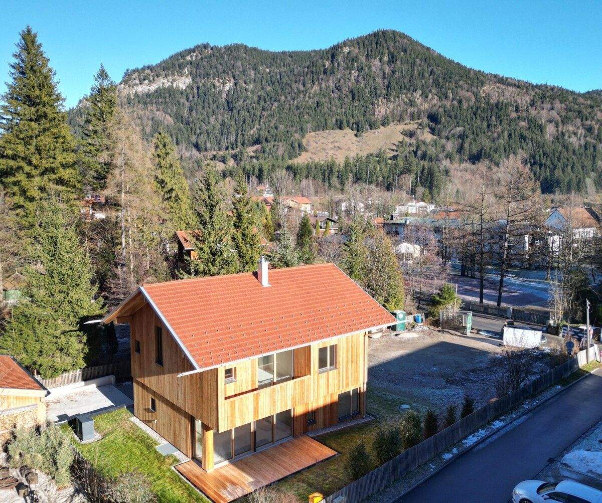HOCHWERTIGER HOLZBAU AM SCHLIERSEE Ökologisches Juwel in Neuhaus - Premium-Einfamilienhaus – Schliersee – Bild 1 von 9