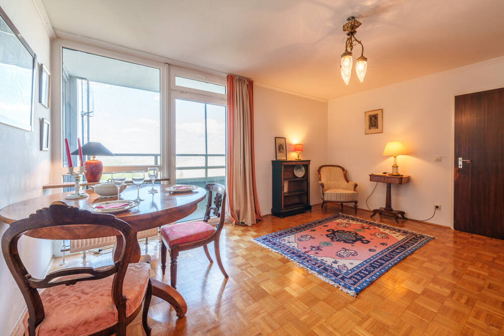 SOPART IMMOBILIEN - Stilvolle 2-Zimmer-Wohnung im Ramses-Hochhaus - spektakulärer Rooftop-Pool