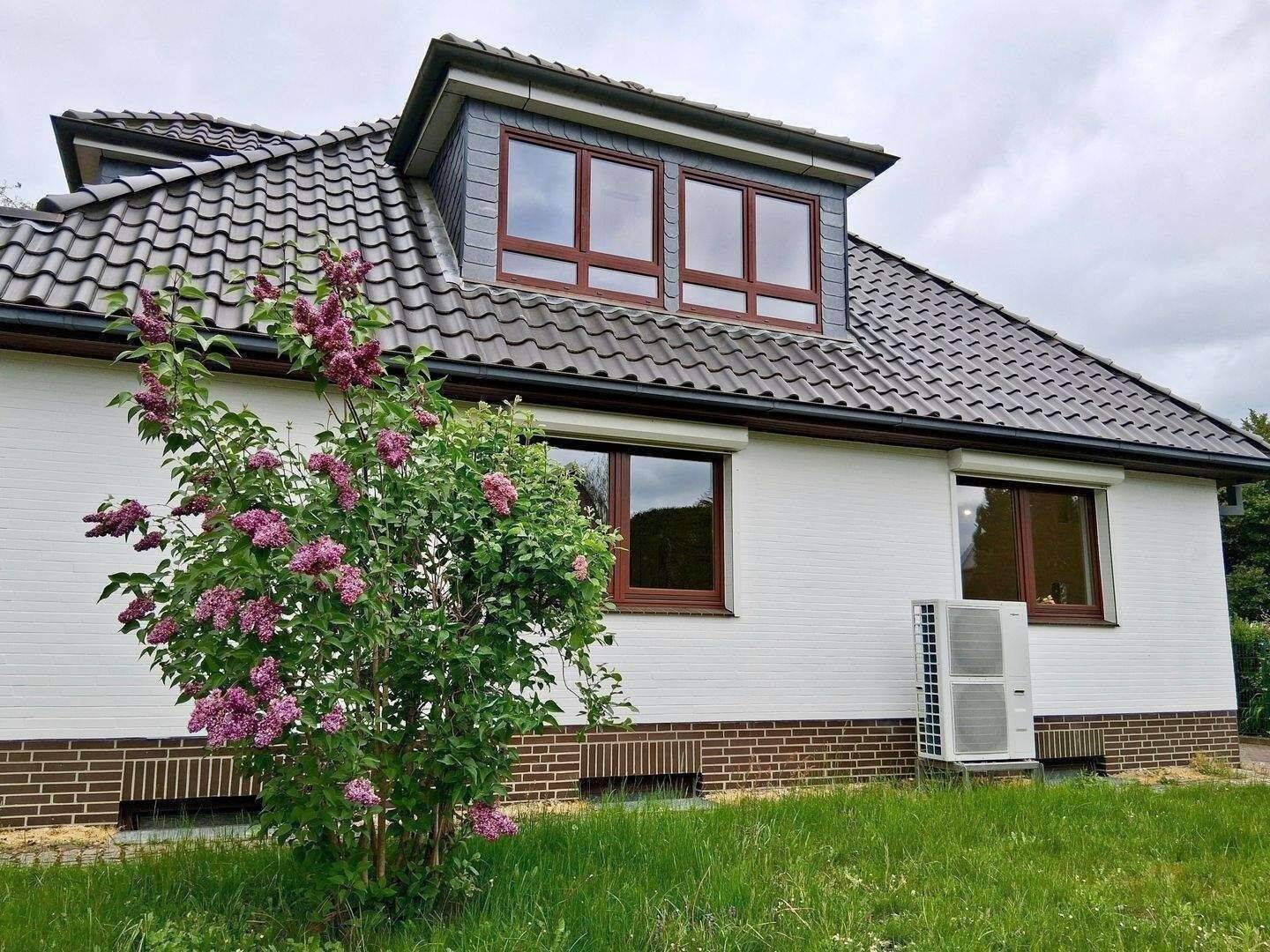 NIENDORF - top Lage - 30 Zone - großzügiges Familiendomizil - mit 8 Zimmern - neue Gas/Hybridheizung - Fußbodenheizung - bezugsfertig renoviert - – Hamburg – Vorschaubild 3