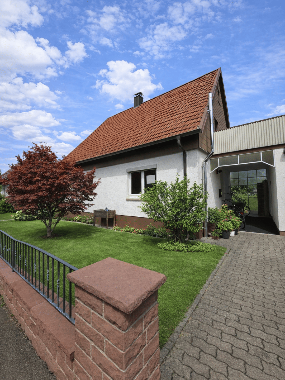 Familienparadies: Modernisiertes 5 Zimmer Einfamilienhaus mit großem Garten in Trossingen – Trossingen – Vorschaubild 2