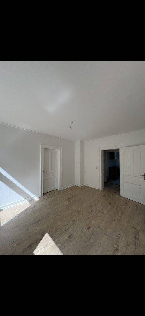 Hochwertig sanierte 4-Zimmer-Altbauwohnung mit EBK und Balkon in Bestlage des Johannesviertels – Darmstadt – Vorschaubild 3