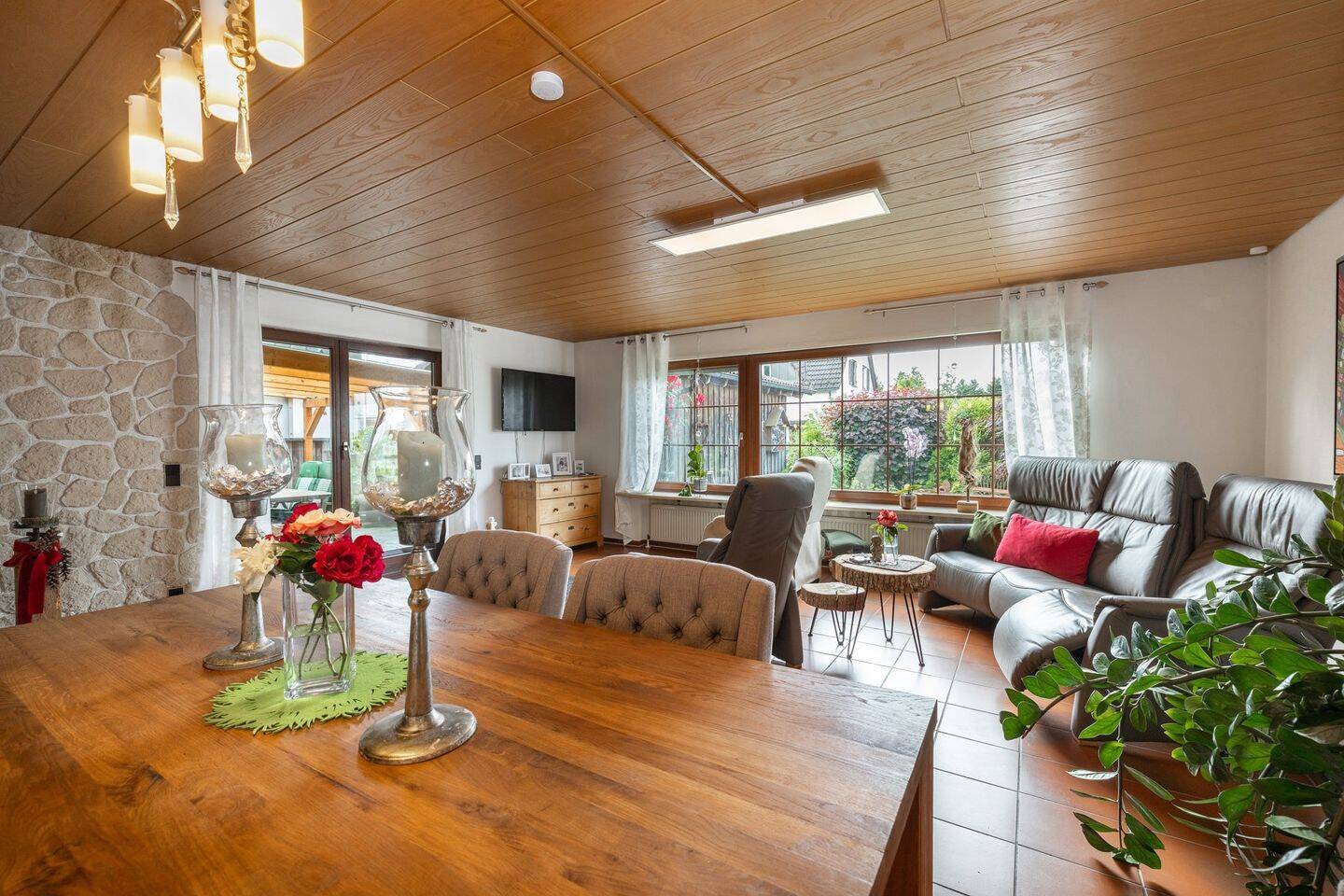 Haus im Haus - großzügiges Wohnen auf einer Ebene in ländlicher Idylle – Kaisersbach – Vorschaubild 2
