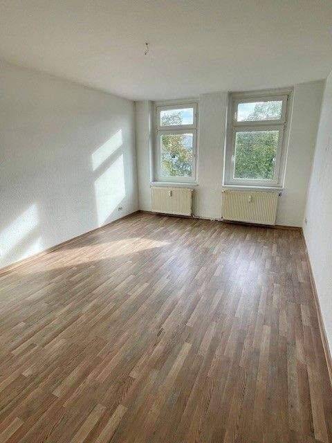 Wohnen in gemütlicher 3-Raum Dachgeschoss-Wohnung mit Einbauküche. – Magdeburg – Vorschaubild 6