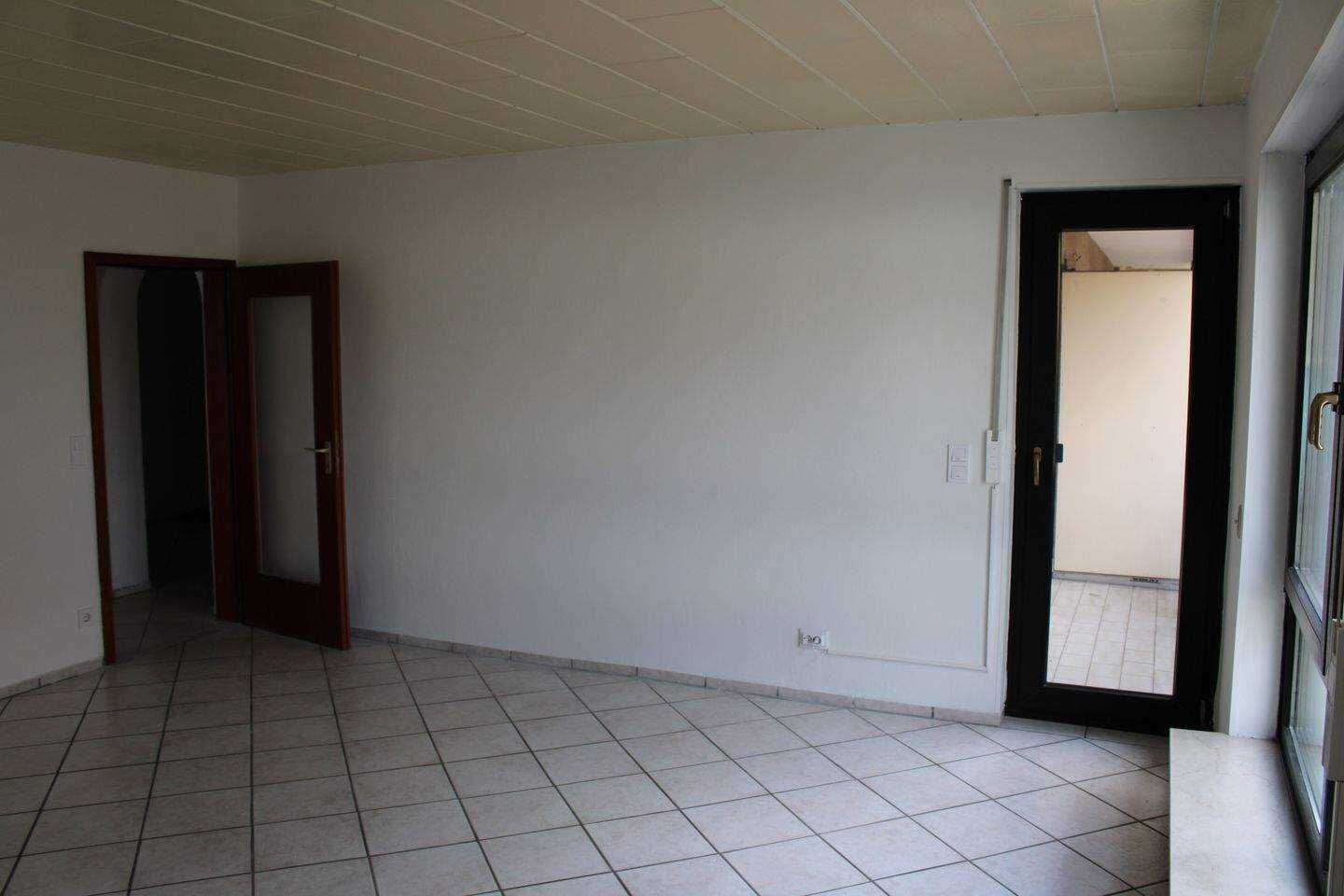 Große, helle 3 Zi. Whg. mit Balkon und Garage in Nbg. Großreuth b. Schweinau – Nürnberg – Vorschaubild 2
