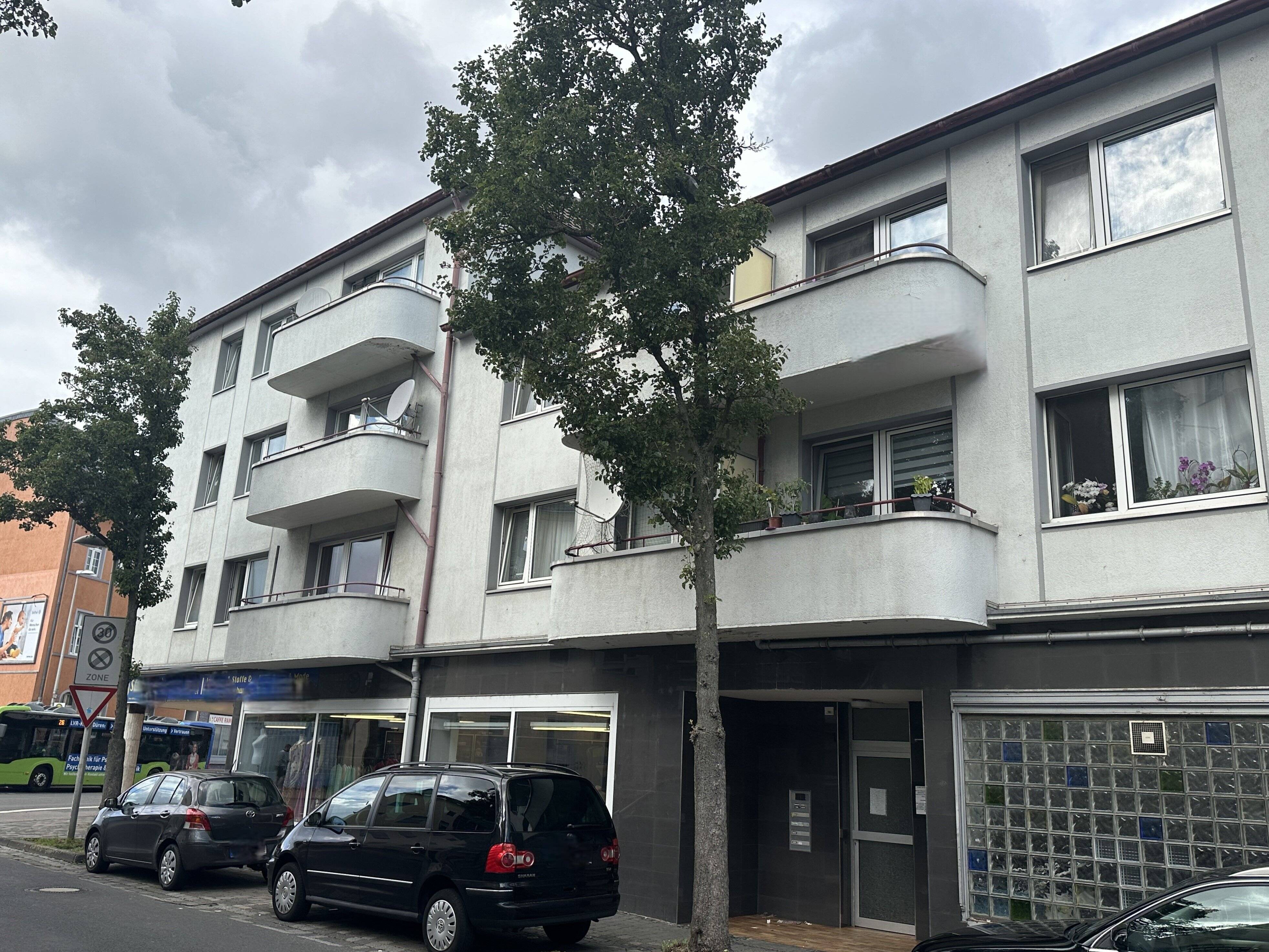 Renditestarkes Wohn-/Geschäftshaus mit Garagen in 52353 Düren – Düren – Vorschaubild 2