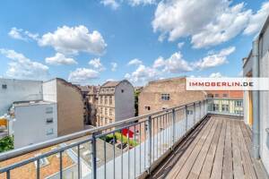 IMMOBERLIN.DE - Lichtdurchflutete Wohnung mit ruhigen Terrassen in zentraler Lage – 10115 Berlin – Vorschaubild 2