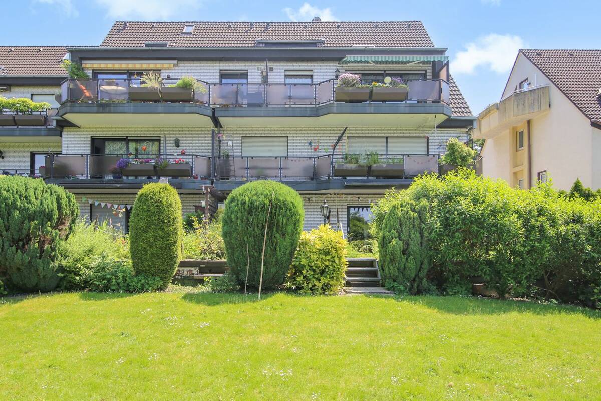 Freigezogene Maisonettewohnung mit ca. 110 m²,zwei Balkonen &Tiefgaragenstellplatz in Essen-Frintrop – 45359 Essen – Bild 1 von 9