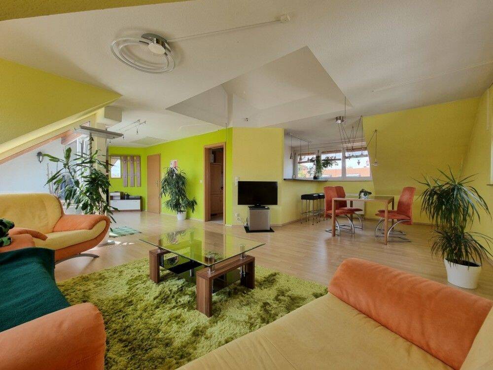 Oben Wohnen ... Charmante Dachgeschoss- Wohnung mit sonniger Loggia ... – Nürnberg – Vorschaubild 3