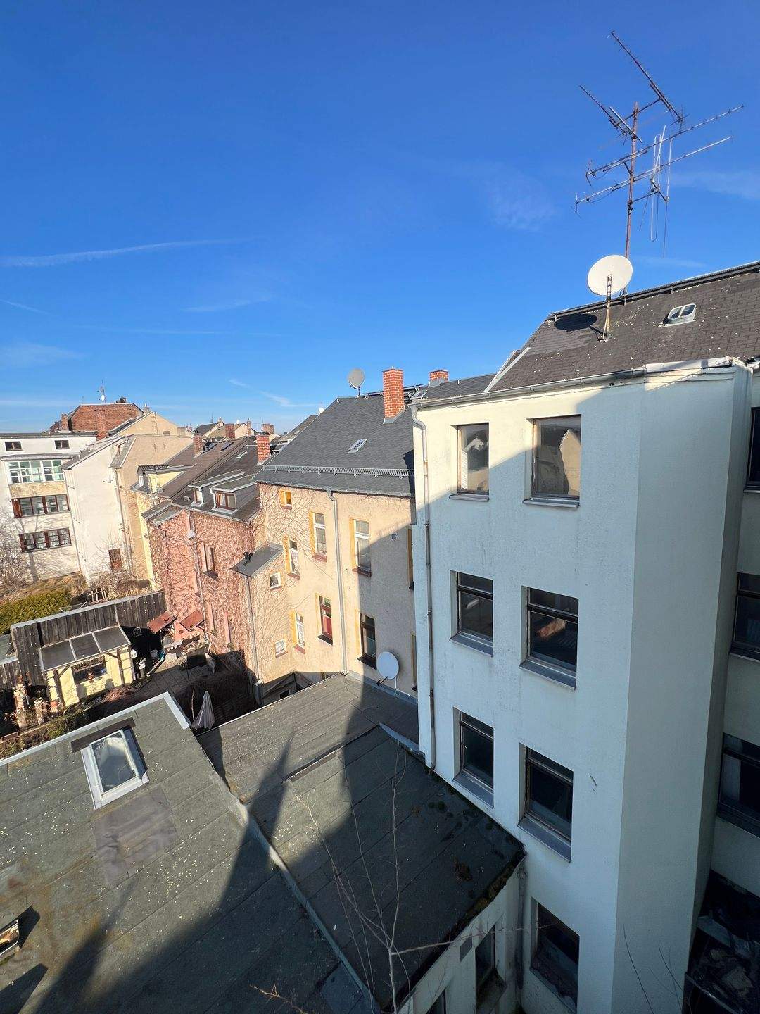 Stadthaus mit großem Potenzial und vielseitigen Nutzungsmöglichkeiten, das darauf wartet, wieder mit neuem Leben erfüllt zu werden. – Reichenbach – Vorschaubild 4