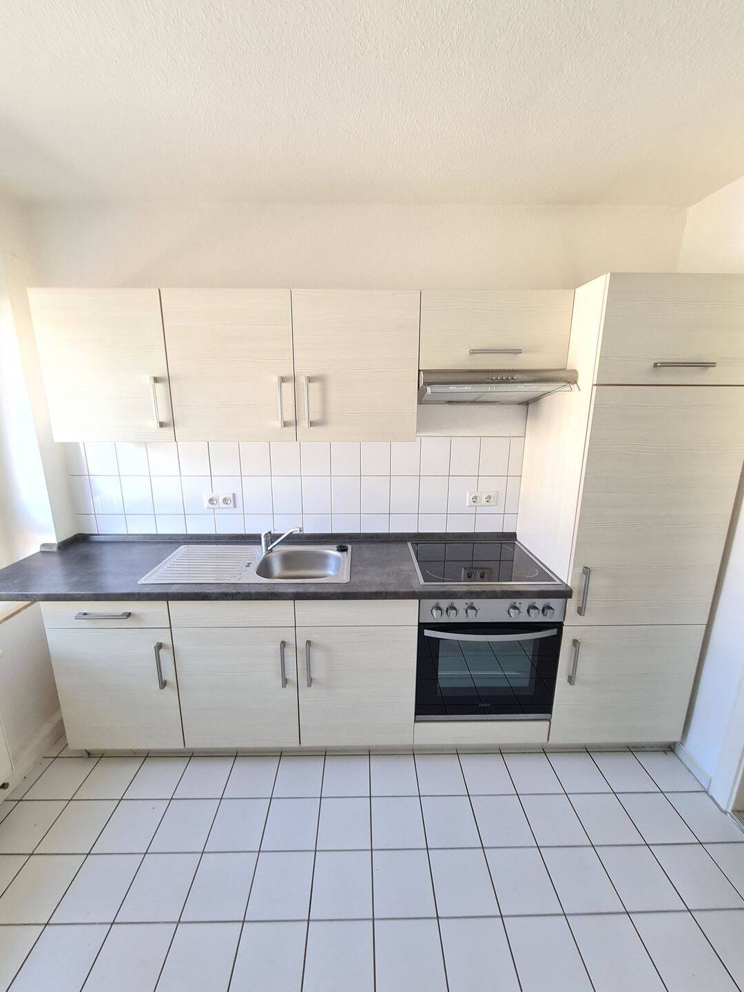 3- Zimmer mit Balkon WG geeignet und EBK :) in zentraler Lage von Chemnitz – Chemnitz – Vorschaubild 6