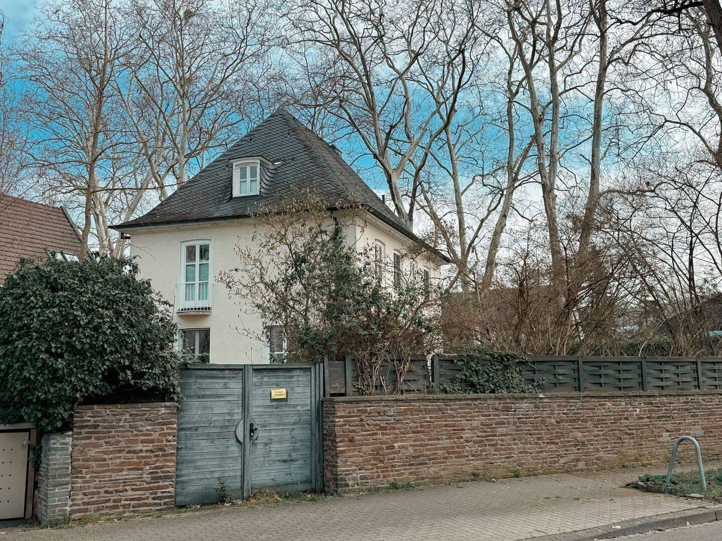 Wohnen auf dem Oberwerth - charmantes Einfamilienhaus mit Geschichte, Garten und viel Platz – Koblenz – Bild 1 von 1