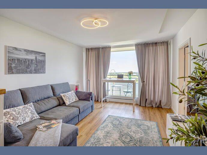 Möbliert: Charmante 1,5-Zimmer Wohnung im 9. OG