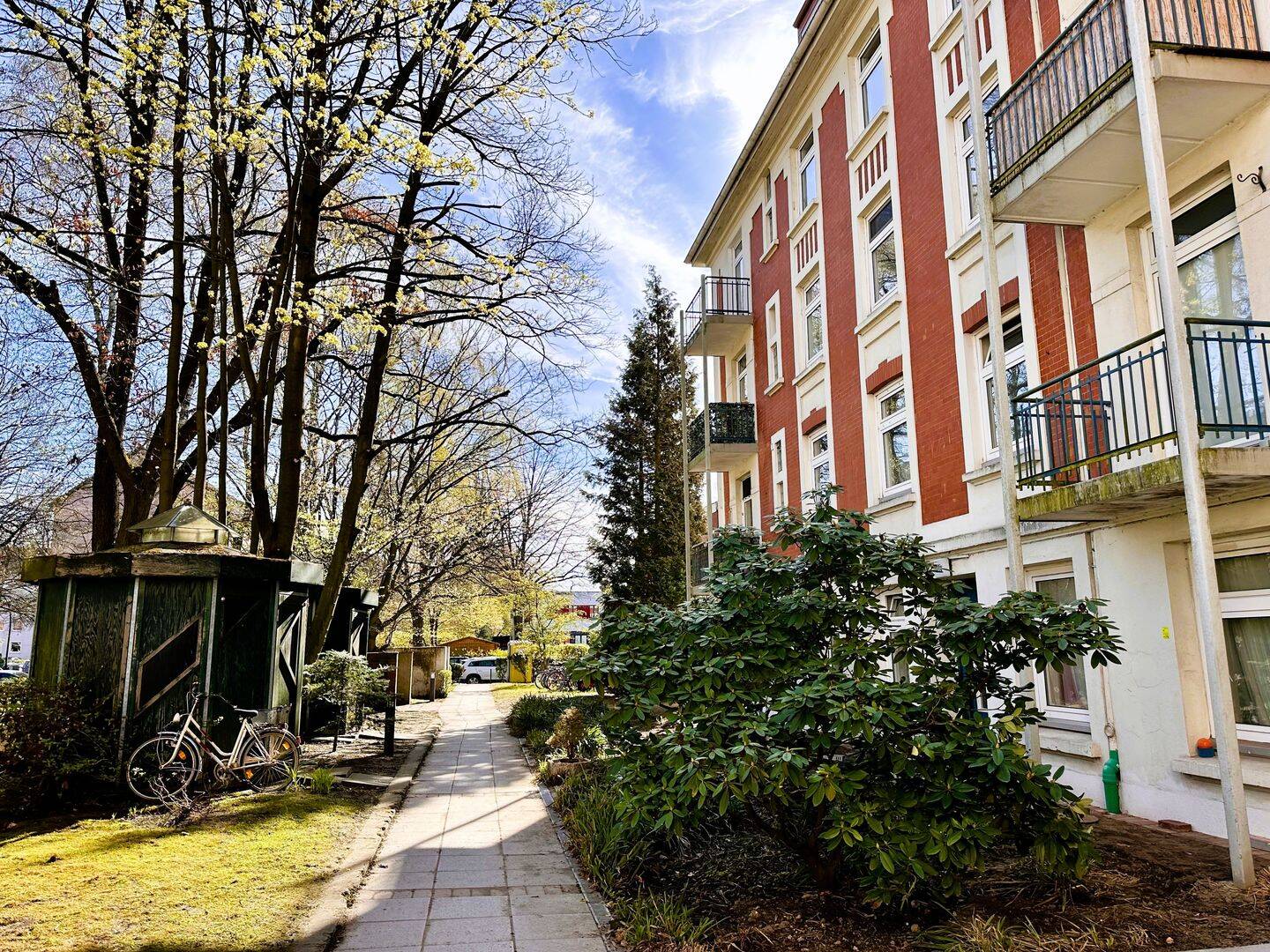 Vollständig sanierte Erdgeschoss-Wohnung mit neuer Einbauküche in beliebter Lage von Barmbek-Süd – Hamburg – Vorschaubild 3