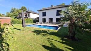 Provisionsfrei, Möblierte, moderne Stadtvilla mit Pool in ruhiger Lage mit Garage mitten in Köpenick – 12557 Berlin – Vorschaubild 1