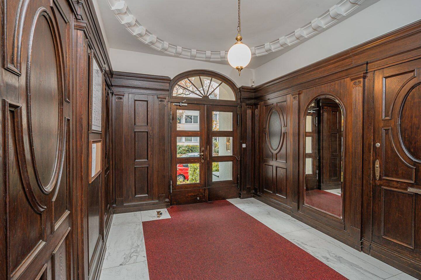 Altbauklassiker mit Aufzug und Balkon- 147 m² in Wilmersdorf nahe Kurfürstendamm – Berlin – Vorschaubild 2