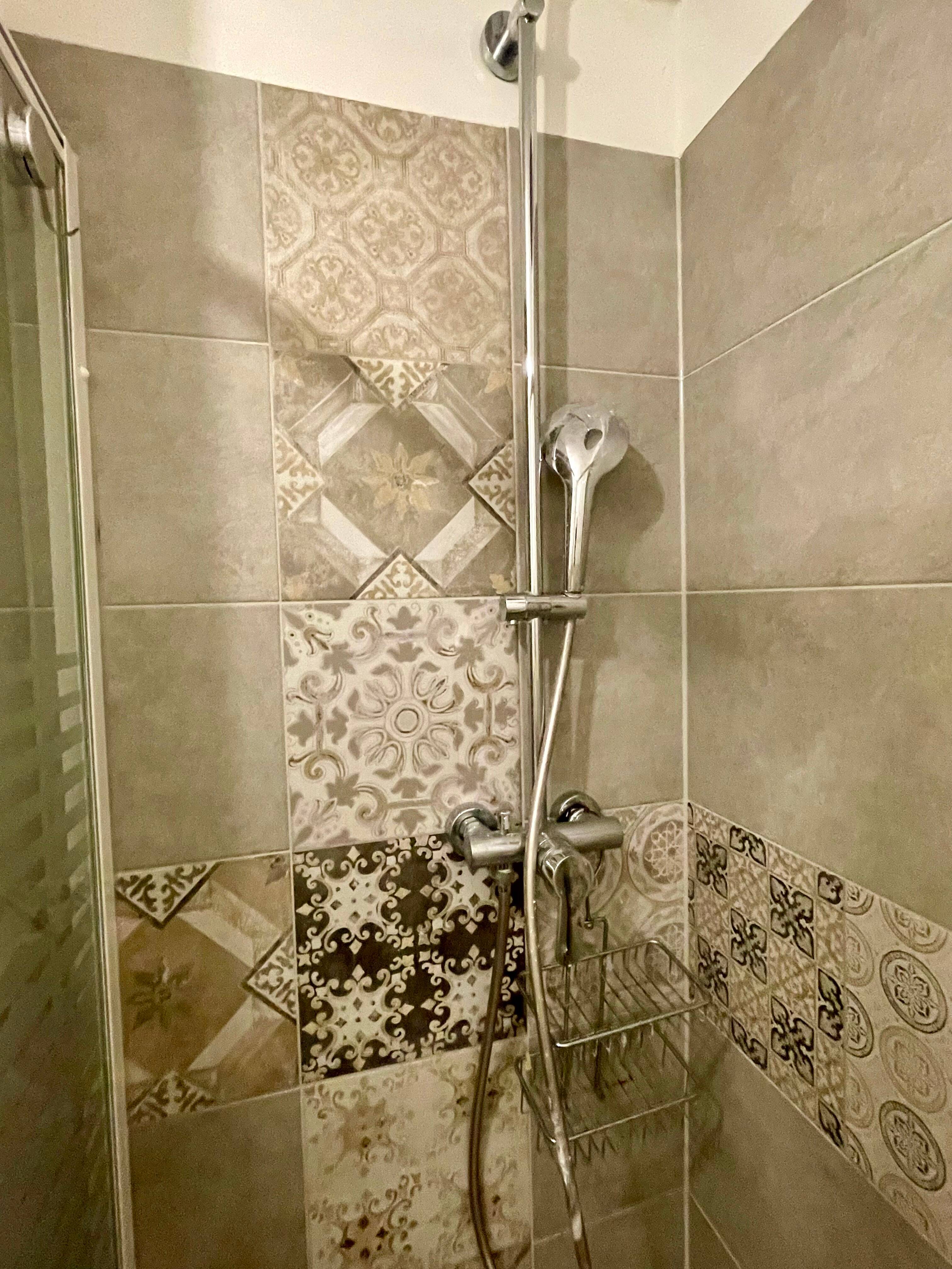 Vollmöbliertes WG-Zimmer mit EBK in zentralster Lage – Wiesbaden – Vorschaubild 4