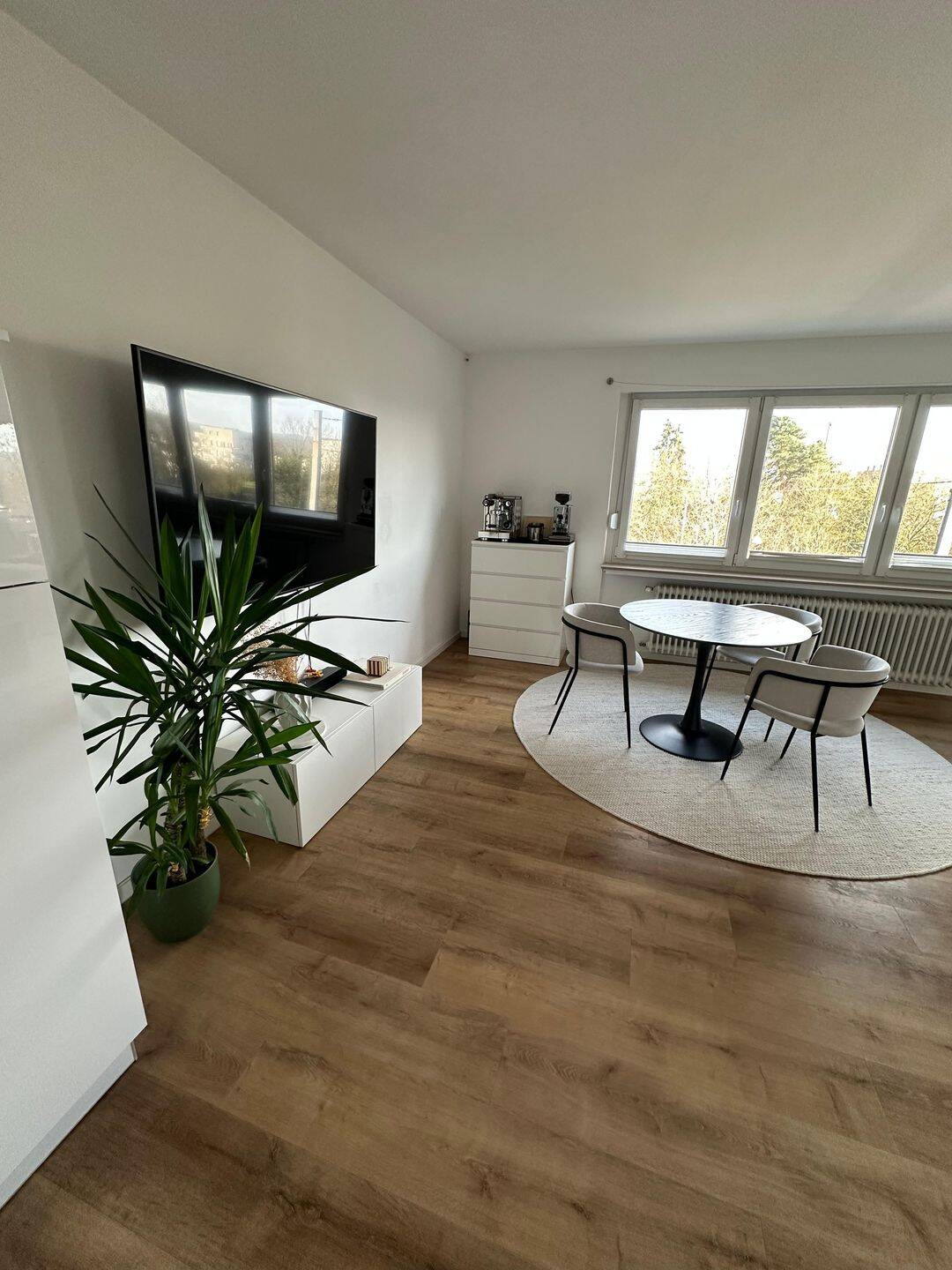 3 Zimmer mit offener Küche und 2 schönen Balkonen auf der Bellevue – Saarbrücken – Vorschaubild 3