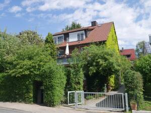 Großzügige Eigentumswohnung im 1. OG mit Studio und Garten – 70563 Stuttgart – Vorschaubild 1