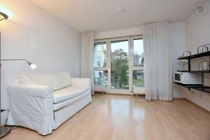 Klassisch möbliertes Apartment mit Tiefgarage und Internet in Stuttgart Feuerbach – 70469 Stuttgart – Vorschaubild 1