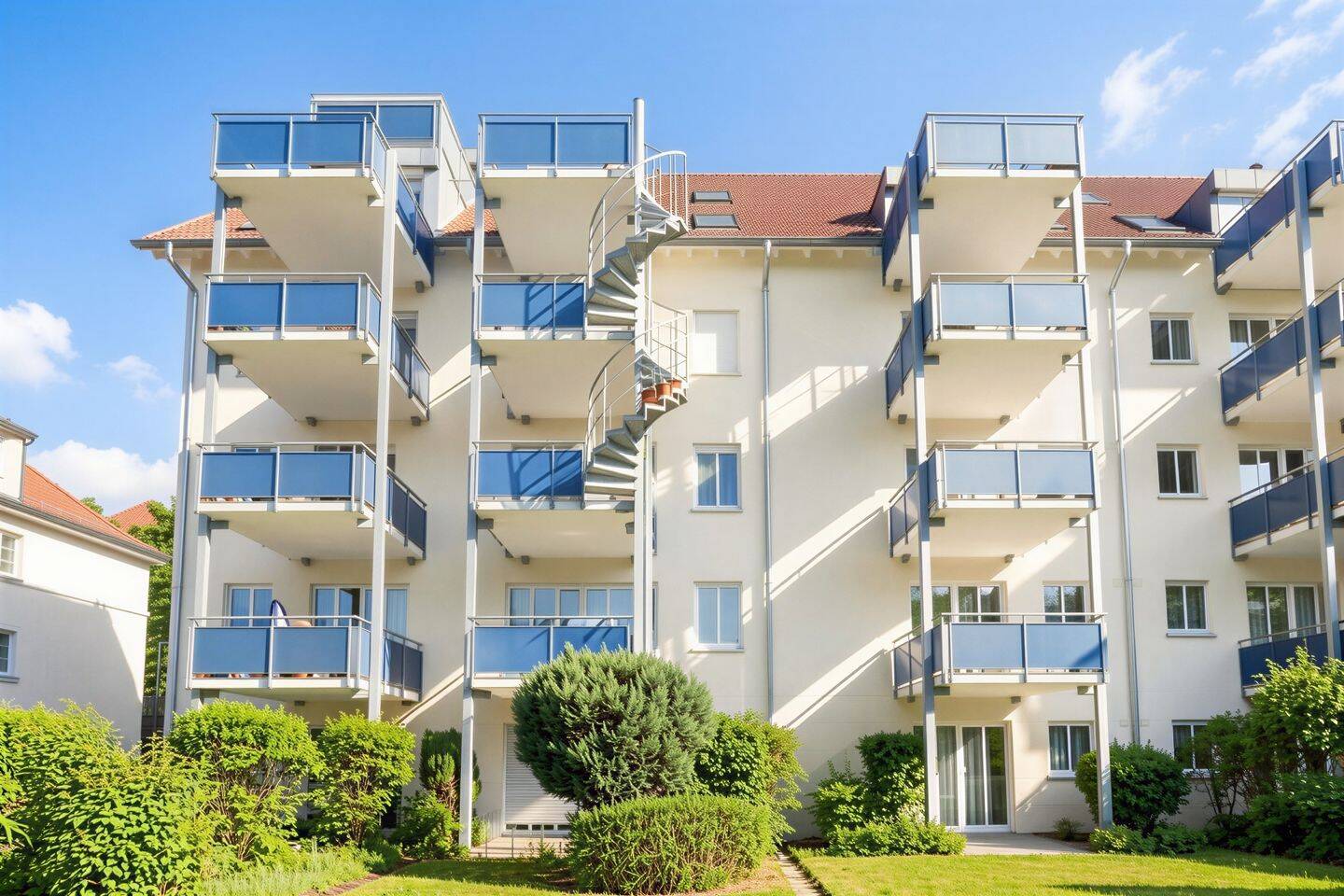 +++ An der Weißen Elster! Modernisierte 2-Zimmer-Wohung mit TG-Stellplatz und großem Balkon! +++ – Leipzig – Vorschaubild 2