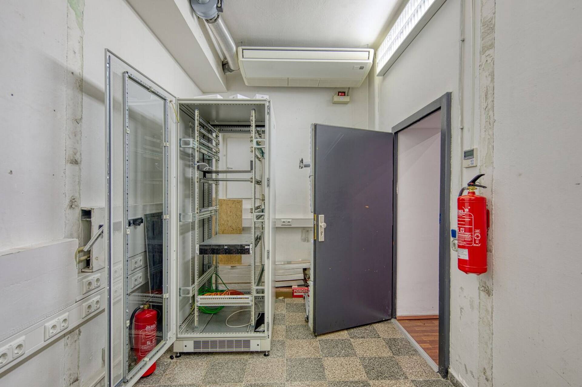 Souterrainwohnung in 50674 Köln mit 168 m² kaufen