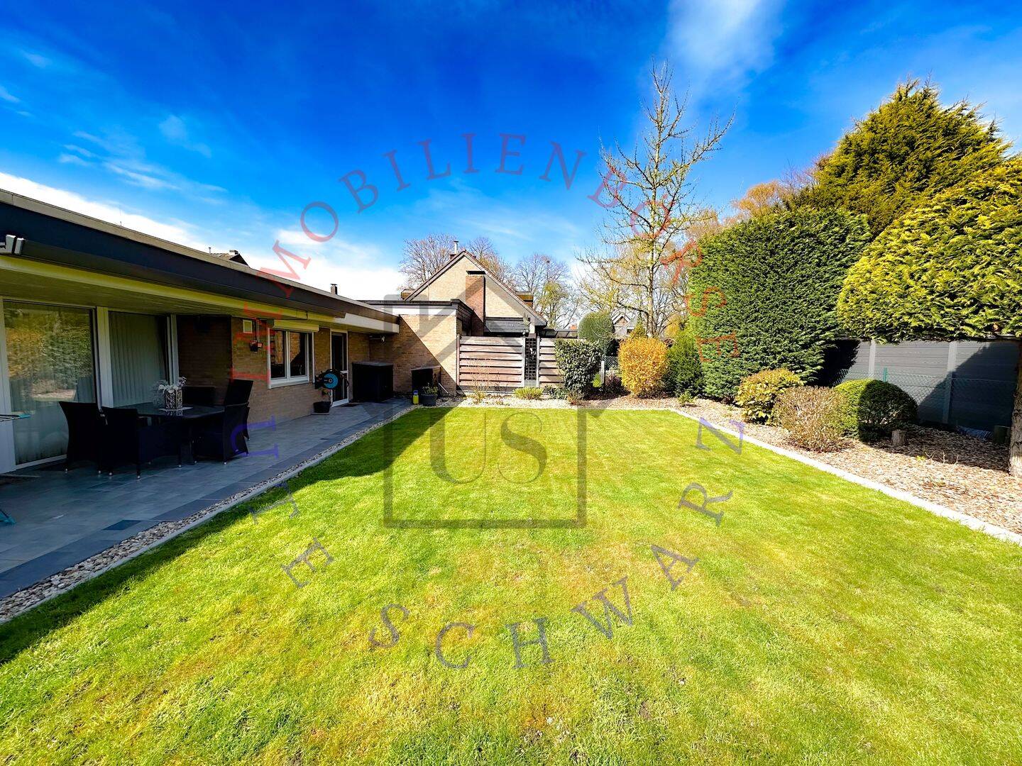 Top Sanierter Reihenmittelbungalow mit Garage, 5 Stellplätzen, Klimaanlage & wohnlichem Keller – Mönchengladbach – Vorschaubild 2
