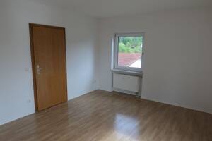** Ideal aufgeteilte und sehr schöne 2-Zimmer-Wohnung mit großem Balkon und Bergblick ** – 83620 Feldkirchen-Westerham – Vorschaubild 2