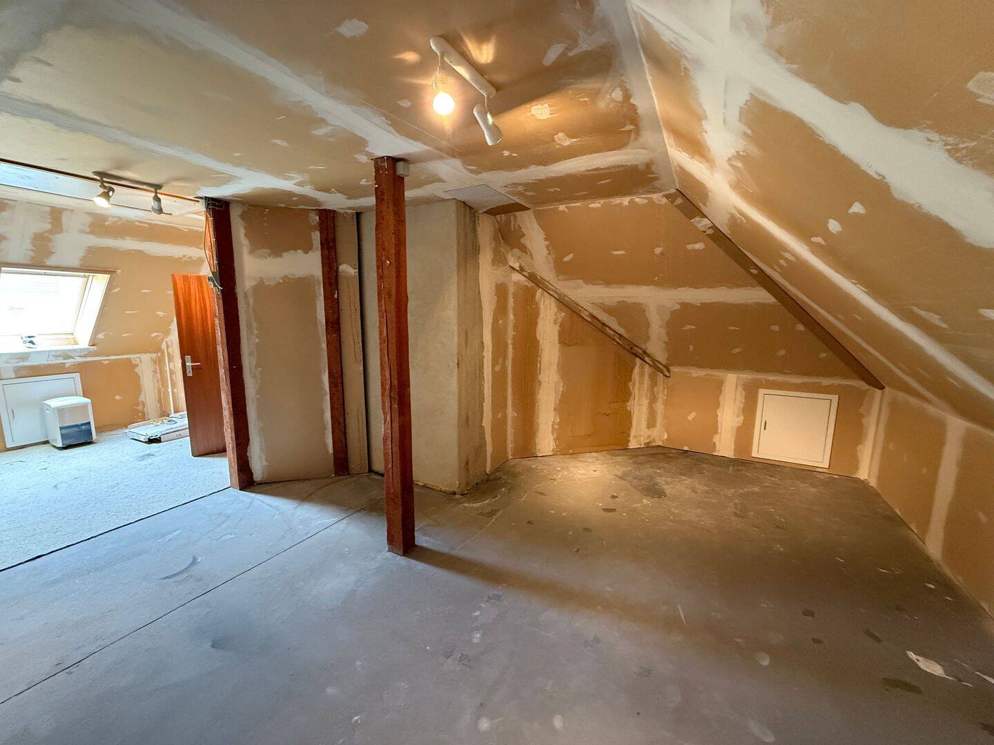 Großzügiges Ein- bis Zweifamilienhaus mit Garten, Garage, Keller, Billardzimmer mit Bar. – Stapelfeld – Vorschaubild 7