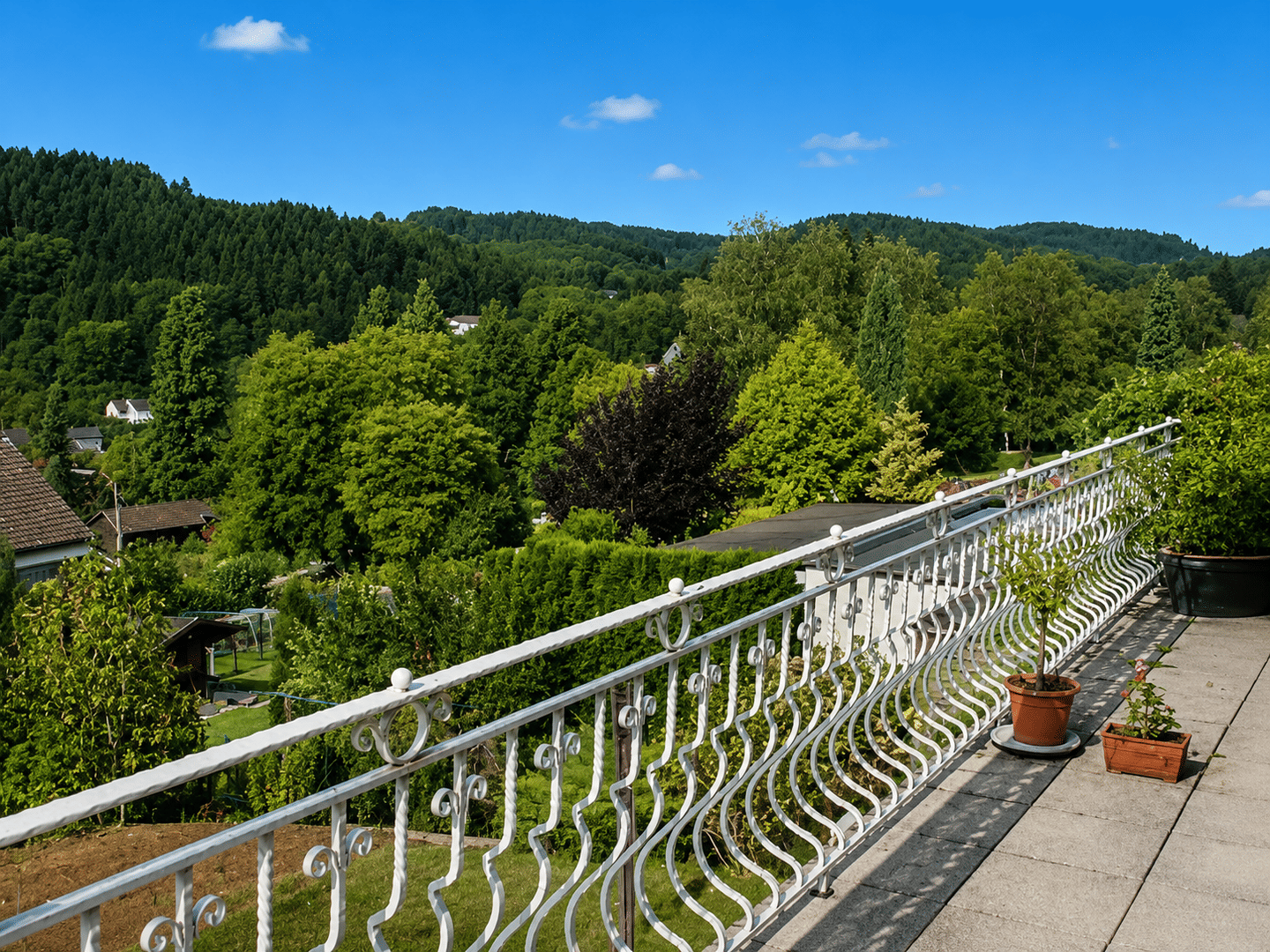 Gepflegte vollmöblierte 2-Zi.-Whg. mit Panoramablick Engelskirchen-Ründeroth - ideal auch für LA-Referendare !!!