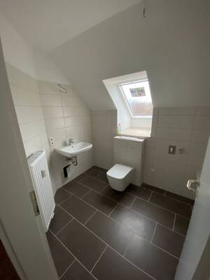 Zeitgemäß wohnen in Halle-Seeben – Sanierte Dachgeschosswohnung mit guter Anbindung – 6118 Halle (Saale) – Vorschaubild 6