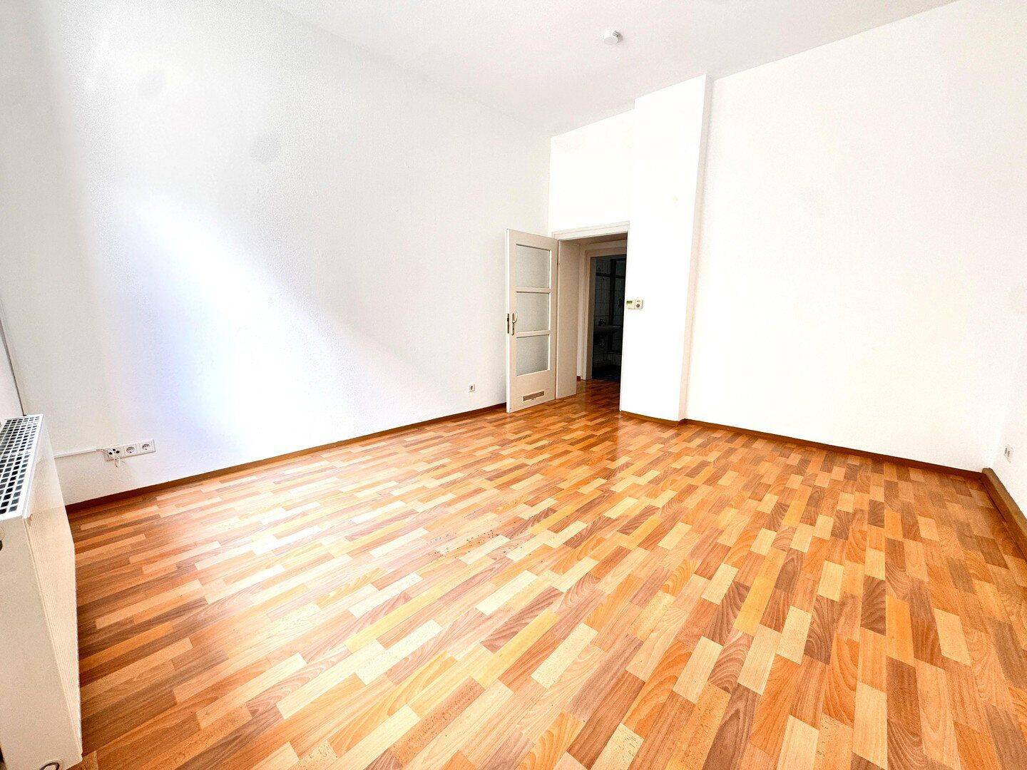 Zentrale 2Zi-Whg. mit Altbaucharme und neuer Küche – Nürnberg – Vorschaubild 3
