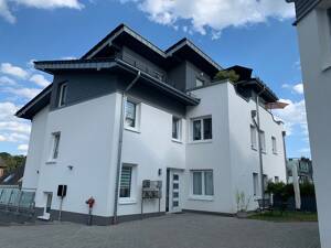 Helle 3-Zimmer-Wohnung mit Balkon, Tiefgaragenstellplatz und Aufzug – 52159 Roetgen – Vorschaubild 2