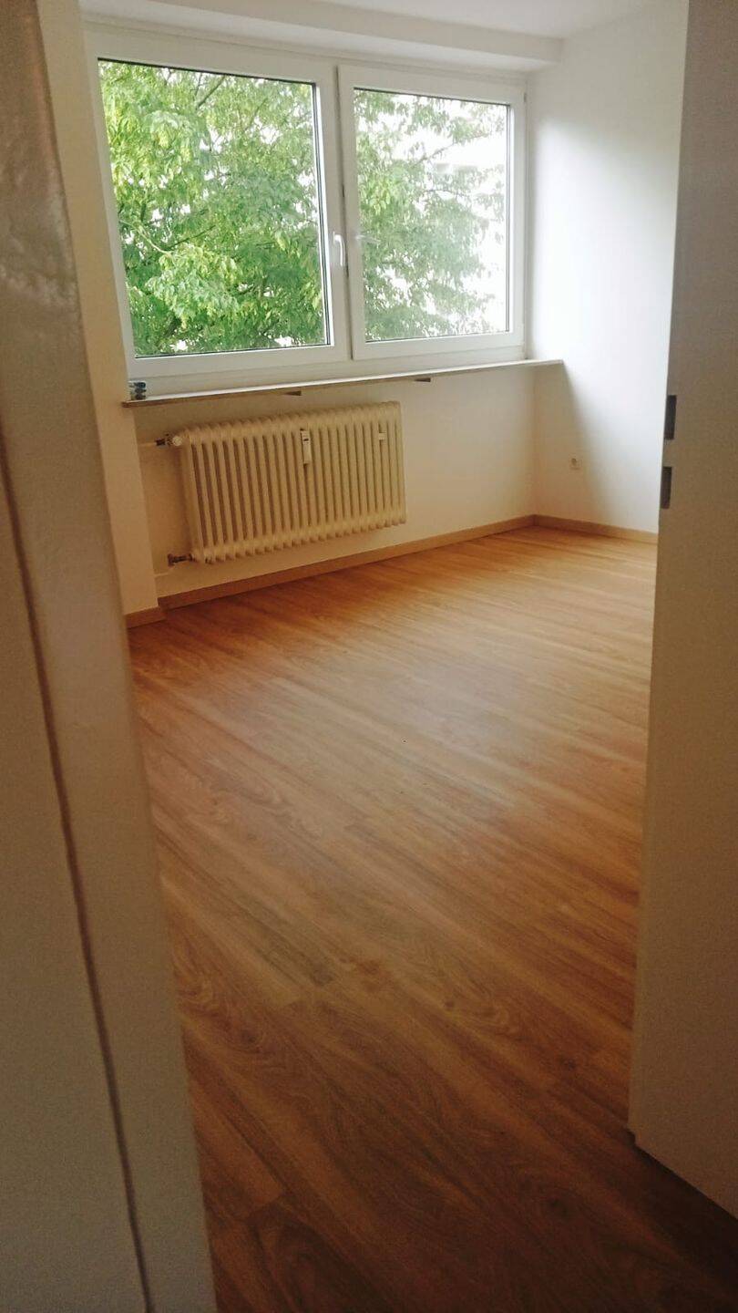 Von Privat neu renovierte 2-Zimmer Wohnung mit Südbalkon in München Solln mit idealer Raumaufteilung – München – Vorschaubild 4