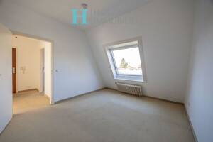 Helle Dachgeschosswohnung mit Schrägen und Charme – 22457 Hamburg – Vorschaubild 7
