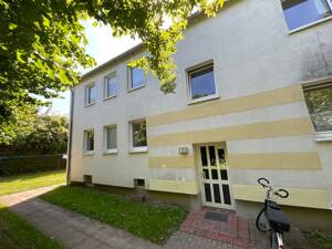 Frisch renovierte 2 Zimmer-Wohnung mit Tageslichtbad und Dusche