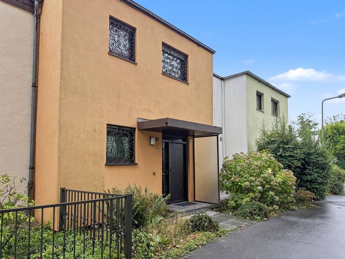 Gemütliches Reihenmittelhaus mit wunderschönem Garten in ruhiger Lage von Frankfurt-Niederursel – 60439 Frankfurt am Main – Bild 1 von 9
