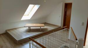 Charmante 2-Raum-Maisonette-Wohnung: stilvoll, hell und ideal für modernes Wohnen. – 2742 Neusalza-Spremberg – Vorschaubild 3