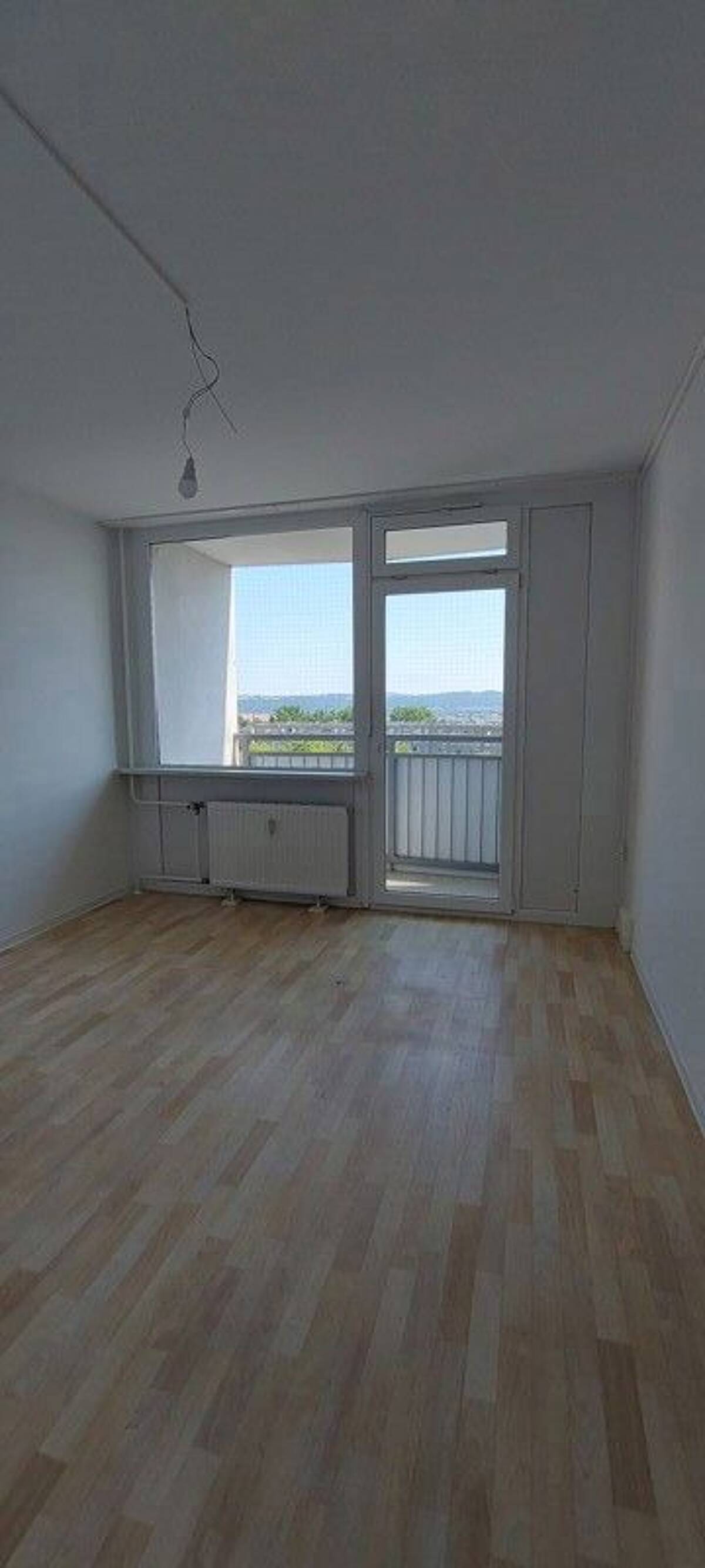 2-Zimmer-Wohnung mit Balkon und Aufzug zur sofortigen Anmietung! – 1239 Dresden – Bild 1 von 8