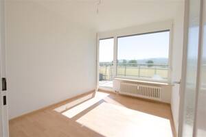 Sofort Einziehen: 4-Zimmer-Wohnung mit Weitblick in Freiburg-Tiengen – 79112 Freiburg im Breisgau – Vorschaubild 8