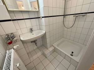 Frisch renovierte 2,5 Zimmer-Wohnung mit Duschbad und separatem WC – 23560 Lübeck – Vorschaubild 6