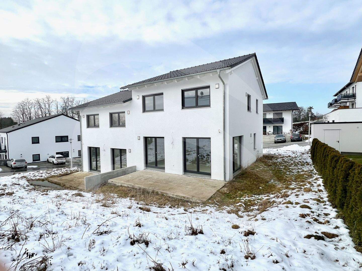 KfW55-Neubau: Moderne, lichtdurchflutete Doppelhaushälfte mit Südgarten – Windorf – Vorschaubild 4
