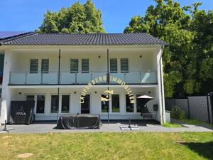 Platz für Visionen: Reihenendhaus mit hochwertiger Sanierung und Ausbaukonzept für 3 Wohneinheiten